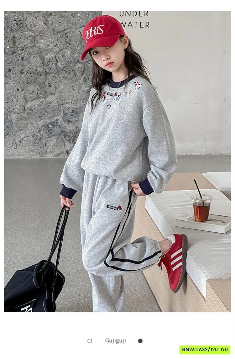 SÉT NỈ THỂ THAO XÁM SỌC BÊN