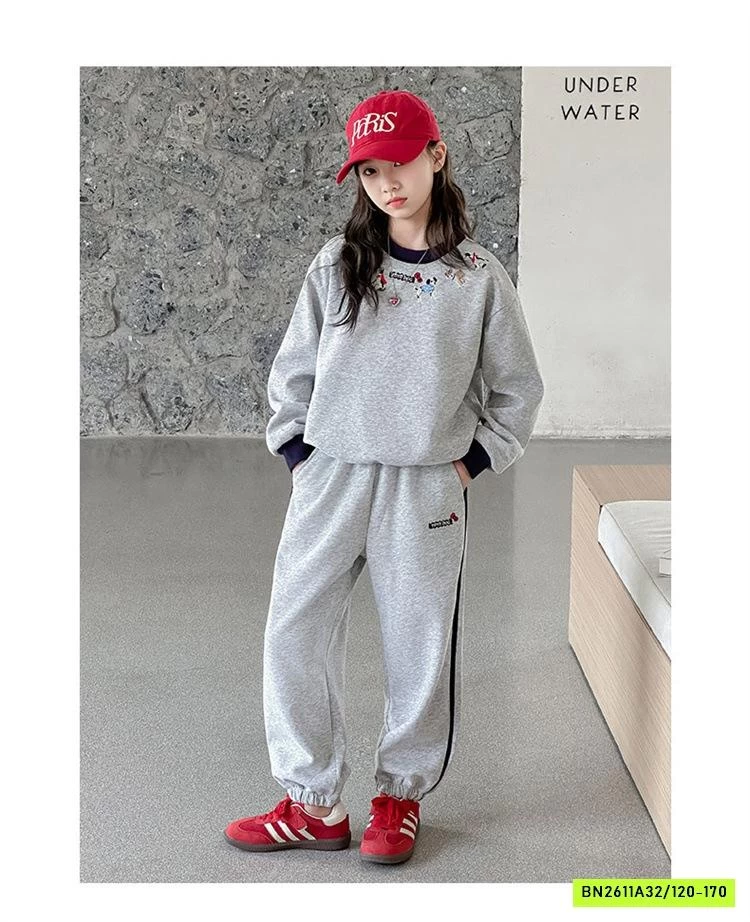 SÉT NỈ THỂ THAO XÁM SỌC BÊN