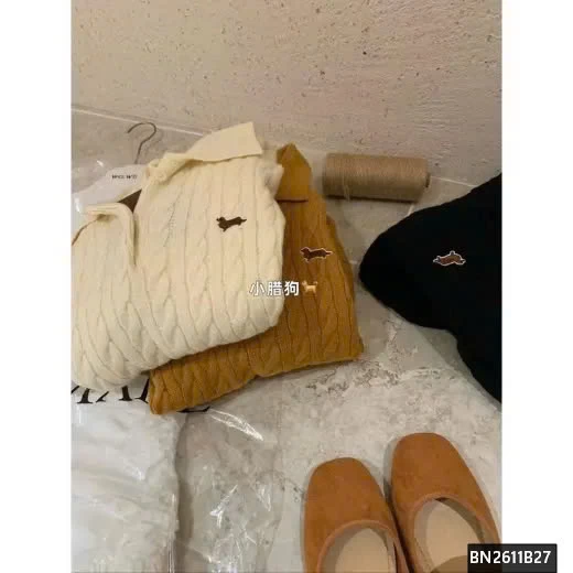 ÁO LEN CỔ POLO THÊU CÚN WGWE