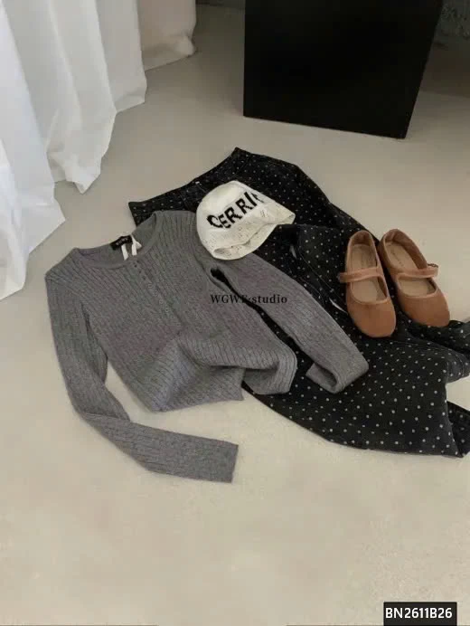 ÁO LEN GÂN CỔ KHUY WGWE