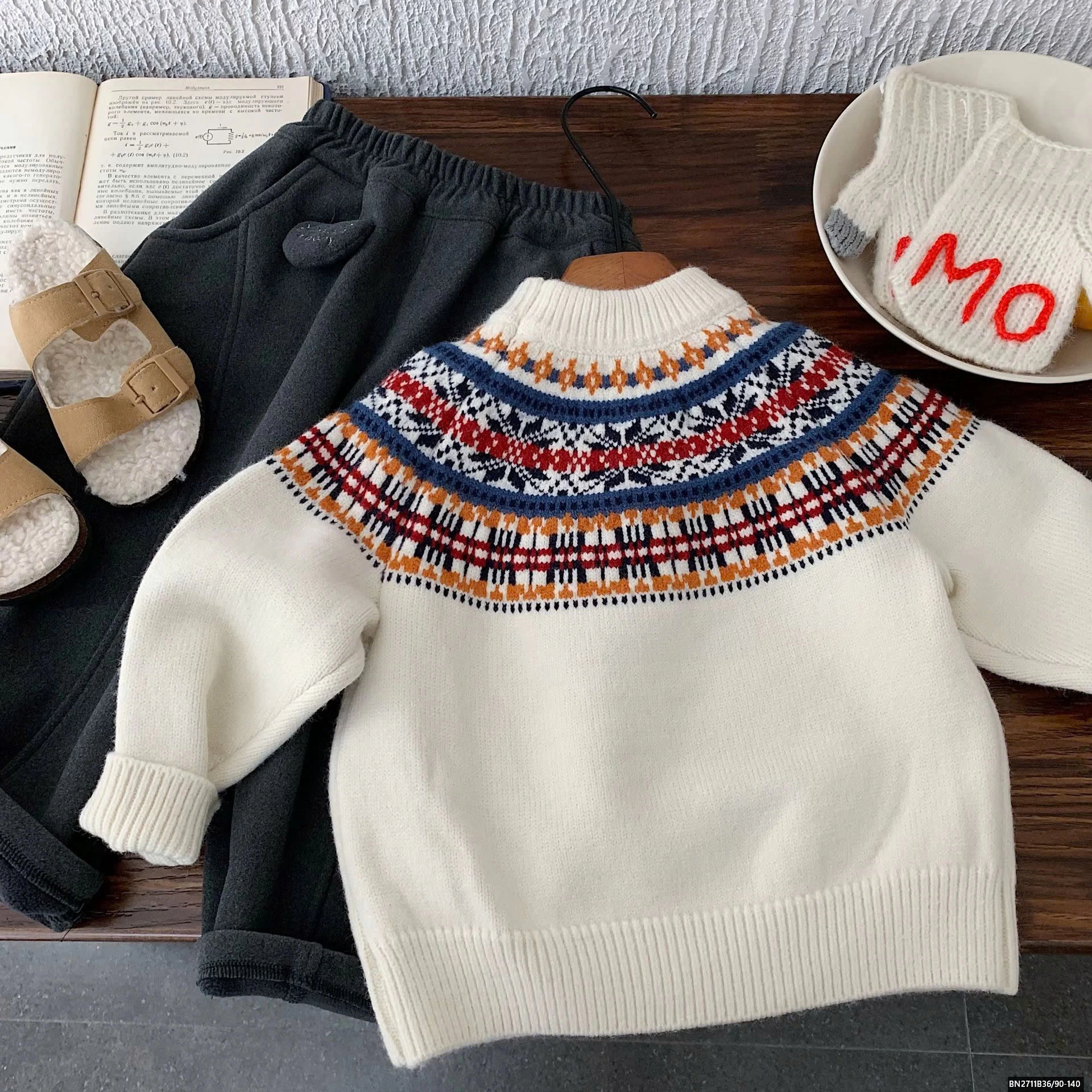 ÁO LEN HỌA TIẾT CỔ TRÒN