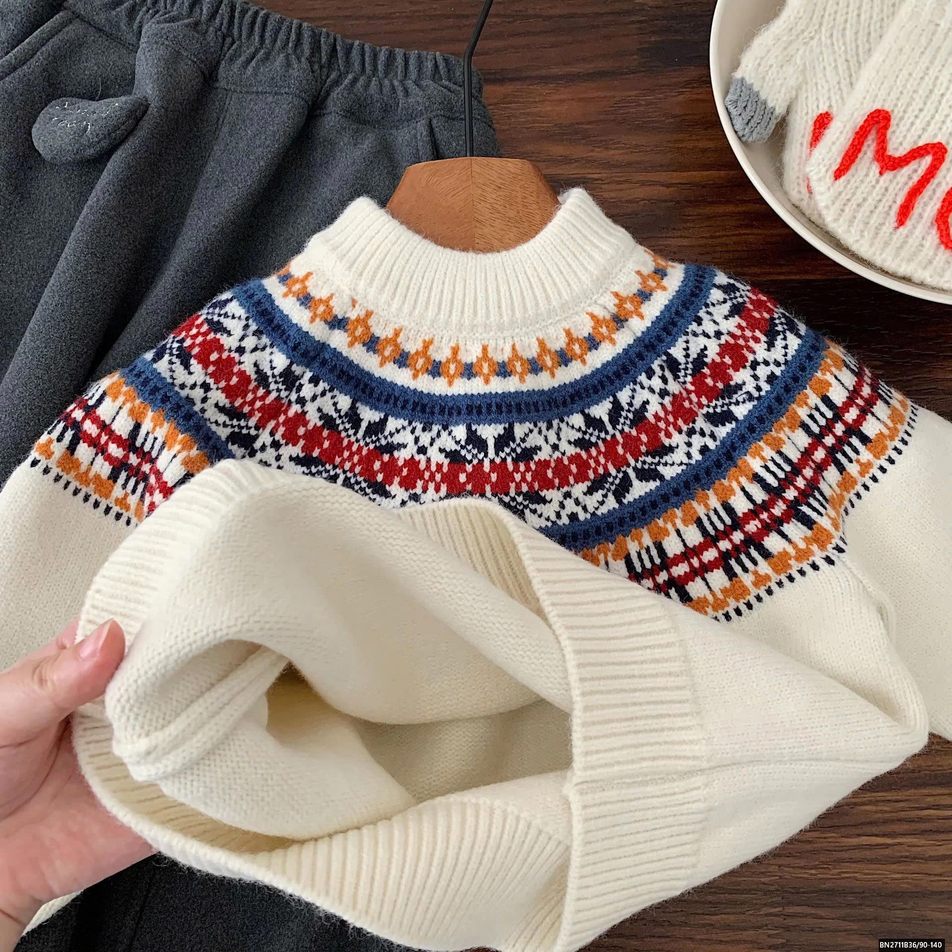 ÁO LEN HỌA TIẾT CỔ TRÒN