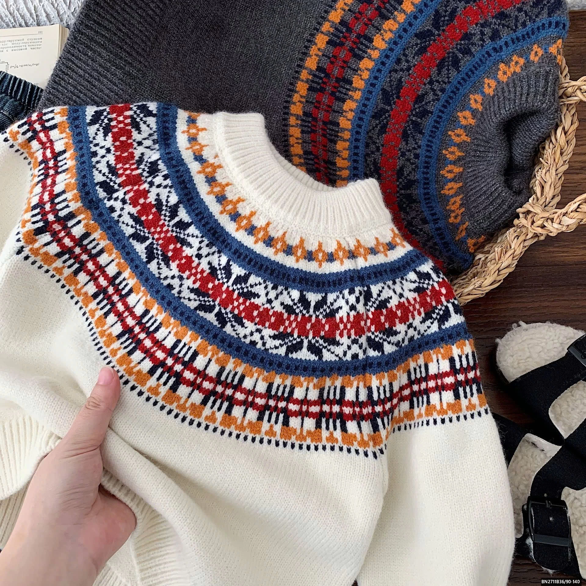 ÁO LEN HỌA TIẾT CỔ TRÒN