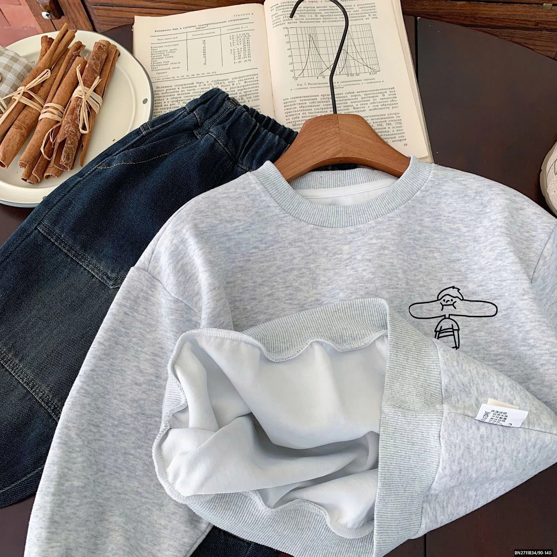 ÁO NỈ HOẠT HÌNH CỔ TRÒN