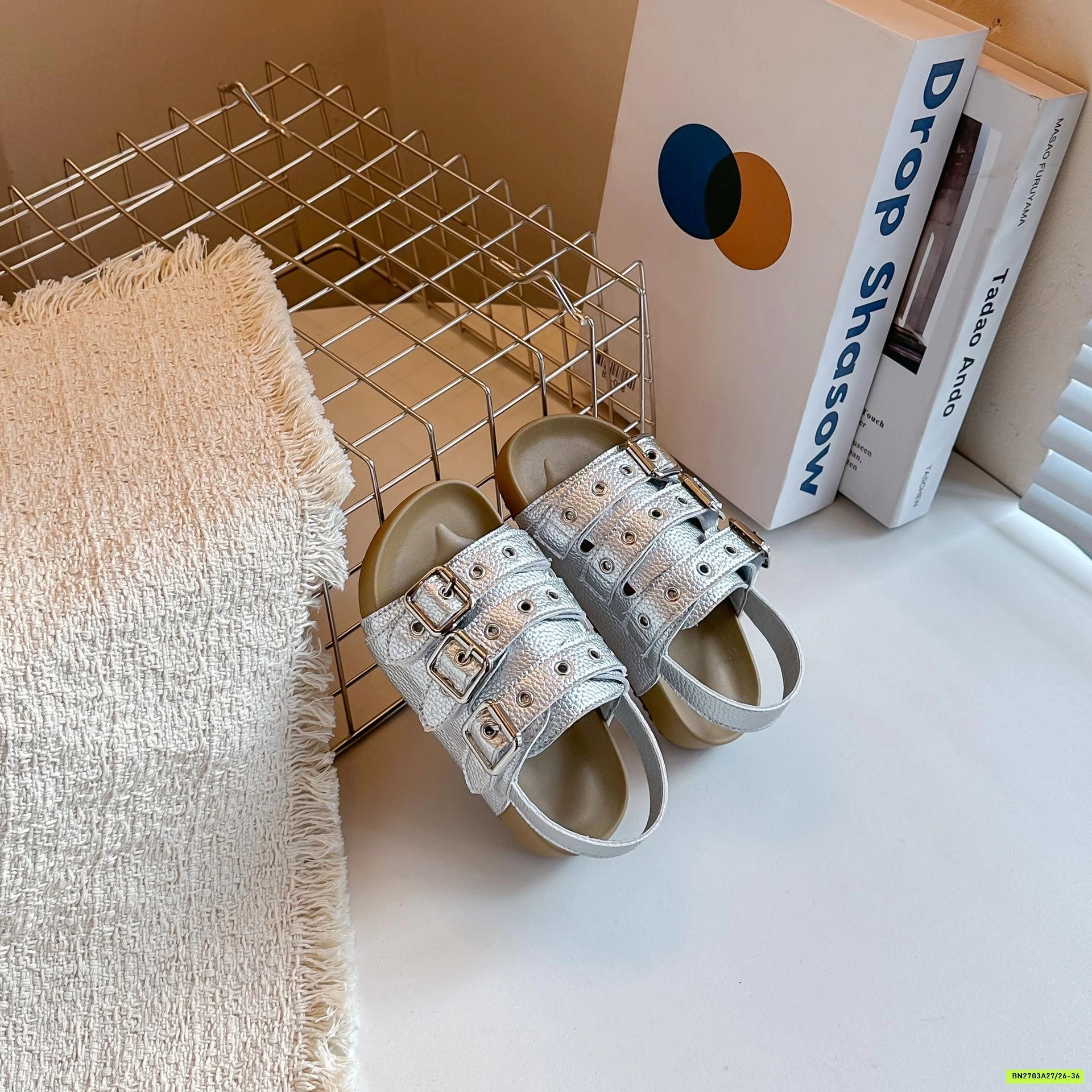 SANDAL ĐẾ BÁNH MỲ 3 QUAI