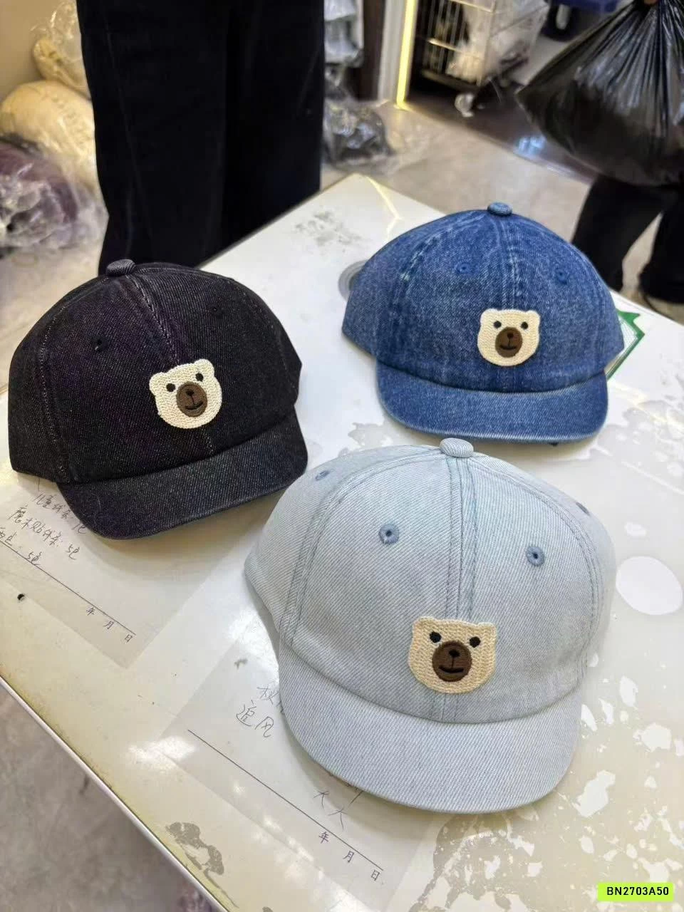 MŨ KẾT JEANS THÊU GẤU TRẮNG