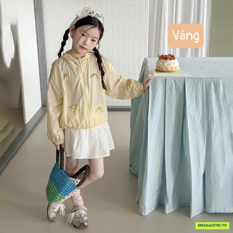 KHOÁC GIÓ CHỐNG NẮNG GẮN NƠ 26B045 AMBB