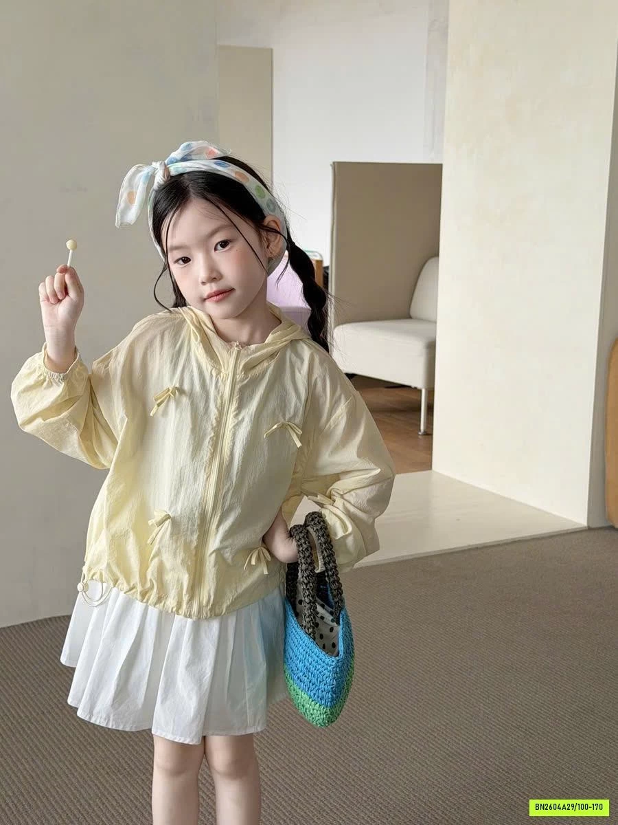 KHOÁC GIÓ CHỐNG NẮNG GẮN NƠ 26B045 AMBB