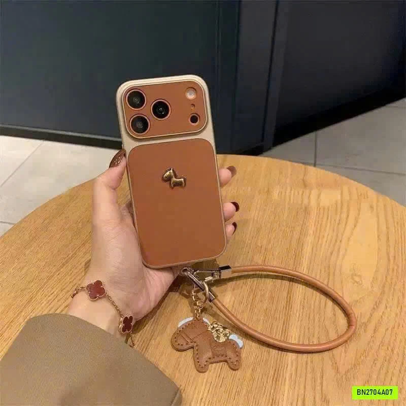 ỐP ĐT NGỰA KÈM DÂY CHARM