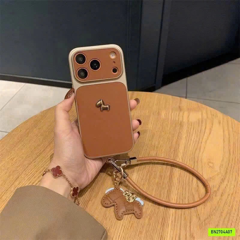 ỐP ĐT NGỰA KÈM DÂY CHARM