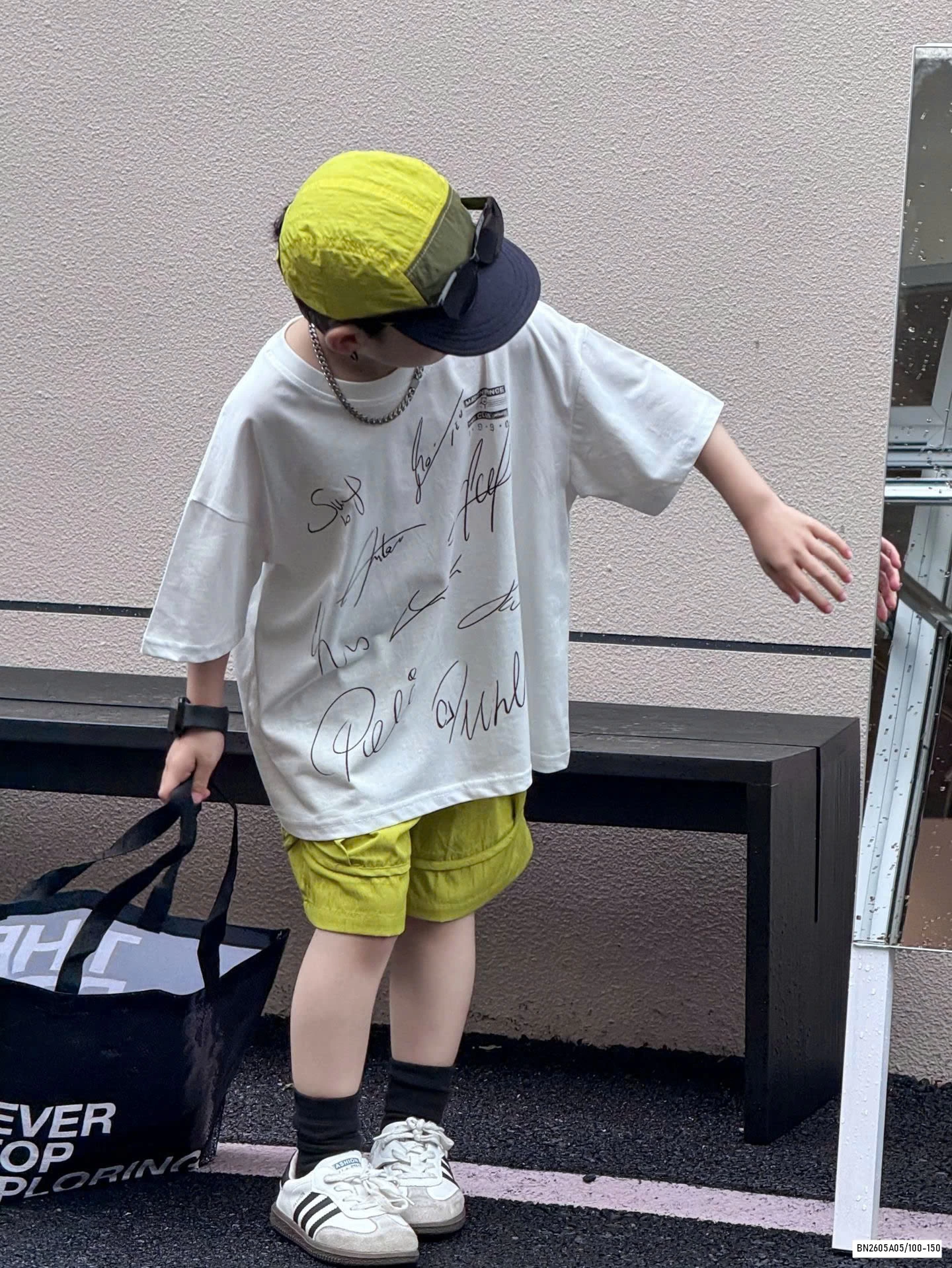 ÁO THUN TRẮNG CHỮ KÍ