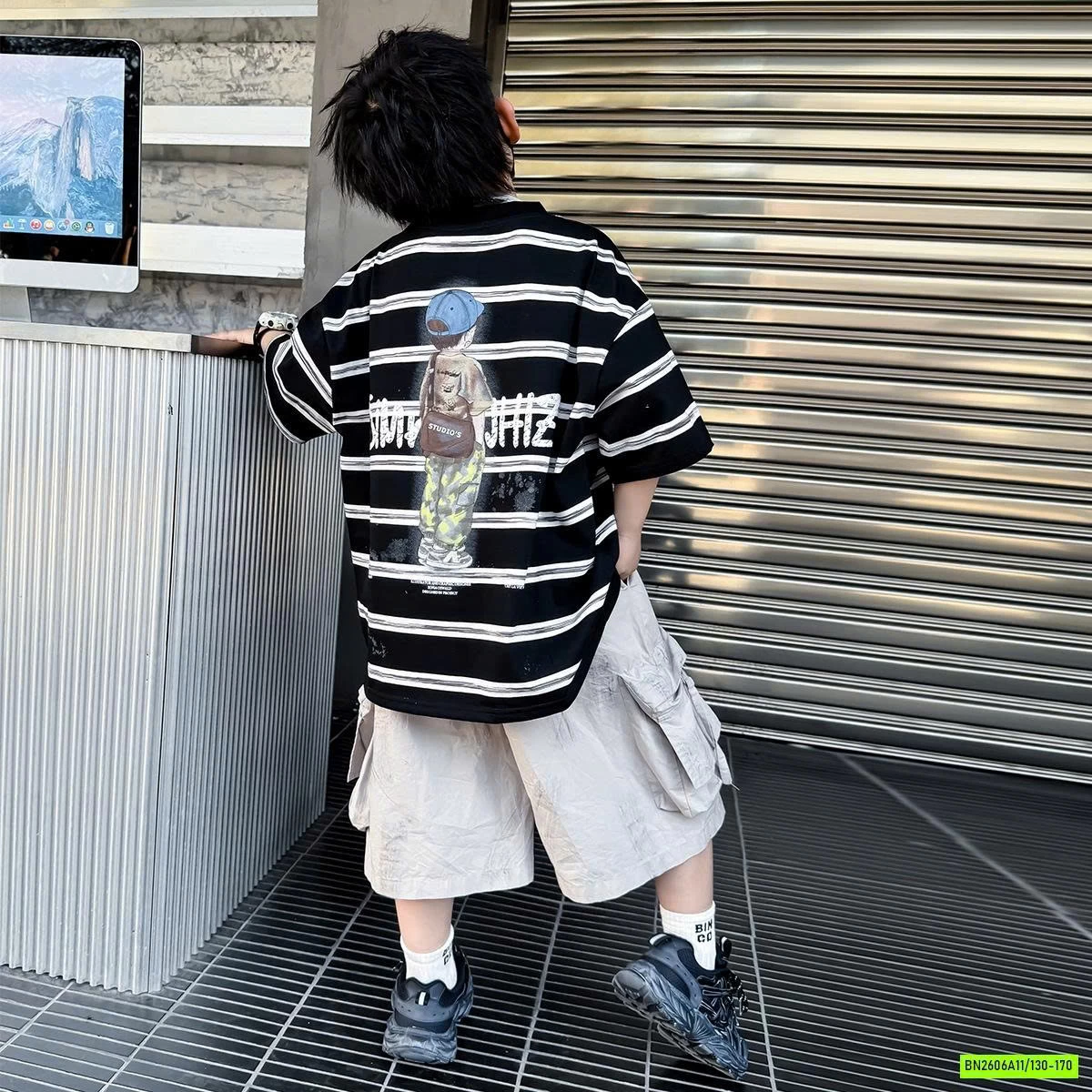 ÁO THUN KẺ IN HÌNH LƯNG BT