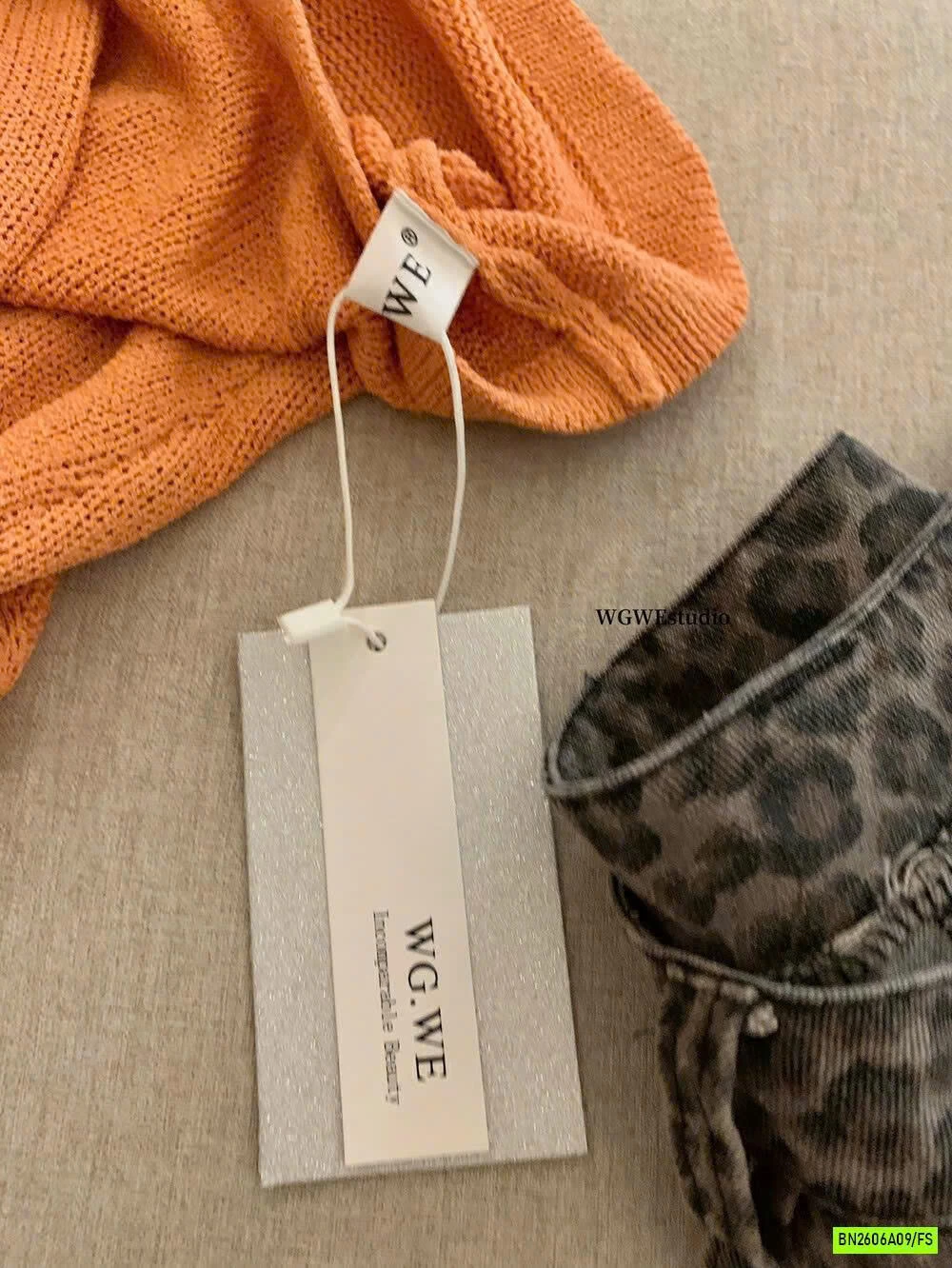 ÁO YẾM MONTOGHI GẤN HOA WG.WE