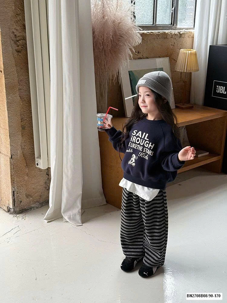 ÁO NỈ CHỮ BÉ GÁI AMBB 25F021