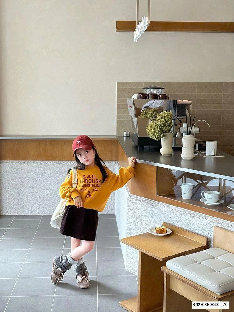 ÁO NỈ CHỮ BÉ GÁI AMBB 25F021