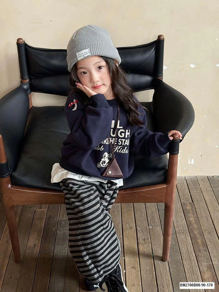 ÁO NỈ CHỮ BÉ GÁI AMBB 25F021