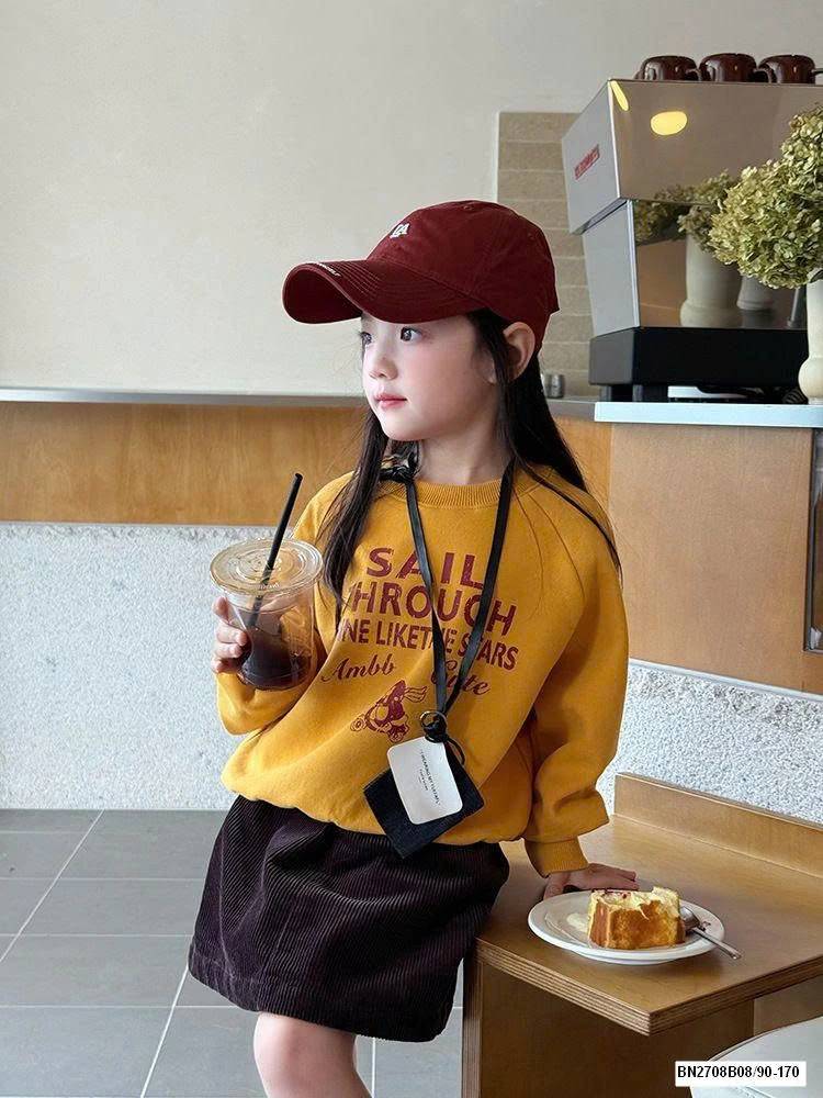 ÁO NỈ CHỮ BÉ GÁI AMBB 25F021