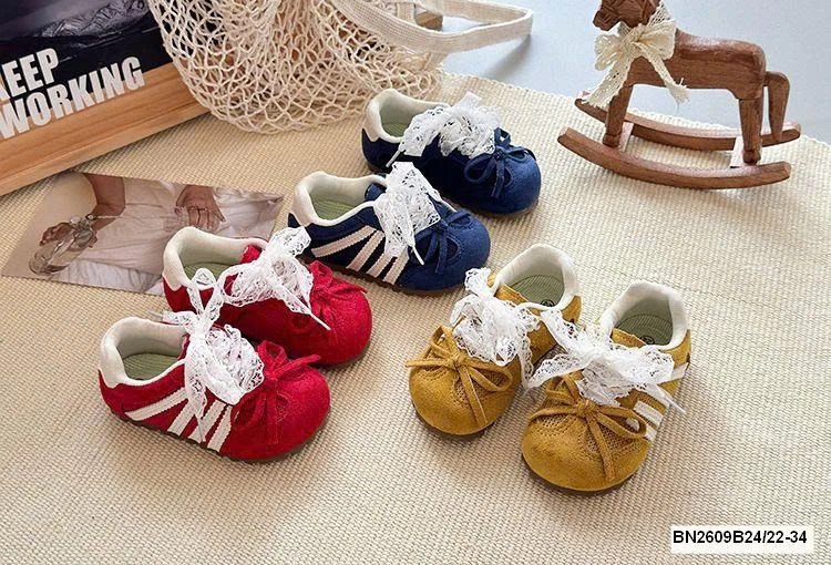 GIÀY THỂ THAO REN NƠ