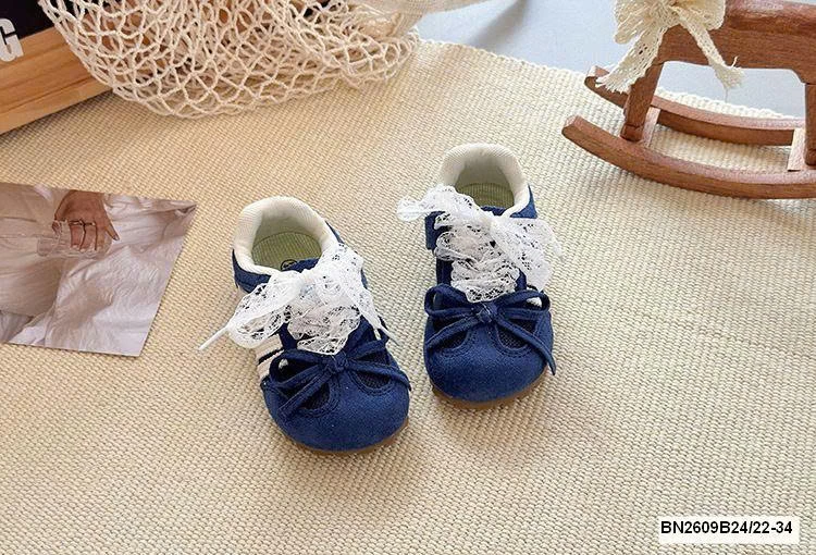 GIÀY THỂ THAO REN NƠ