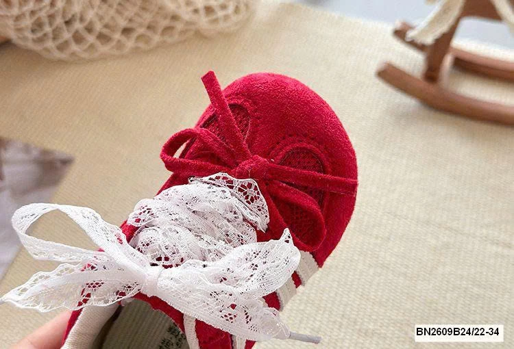 GIÀY THỂ THAO REN NƠ