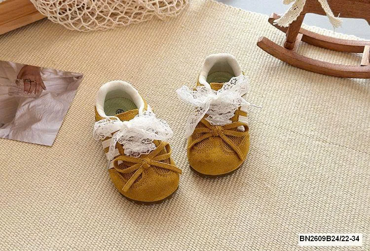 GIÀY THỂ THAO REN NƠ