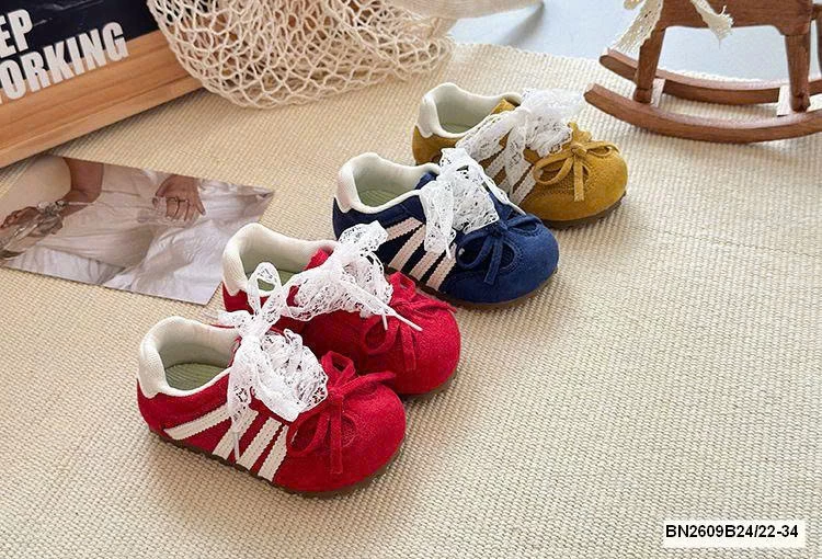 GIÀY THỂ THAO REN NƠ