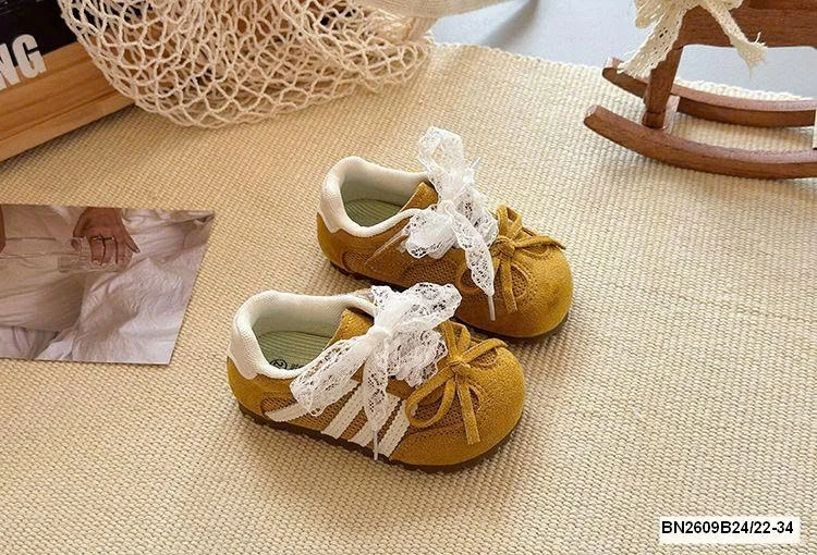 GIÀY THỂ THAO REN NƠ