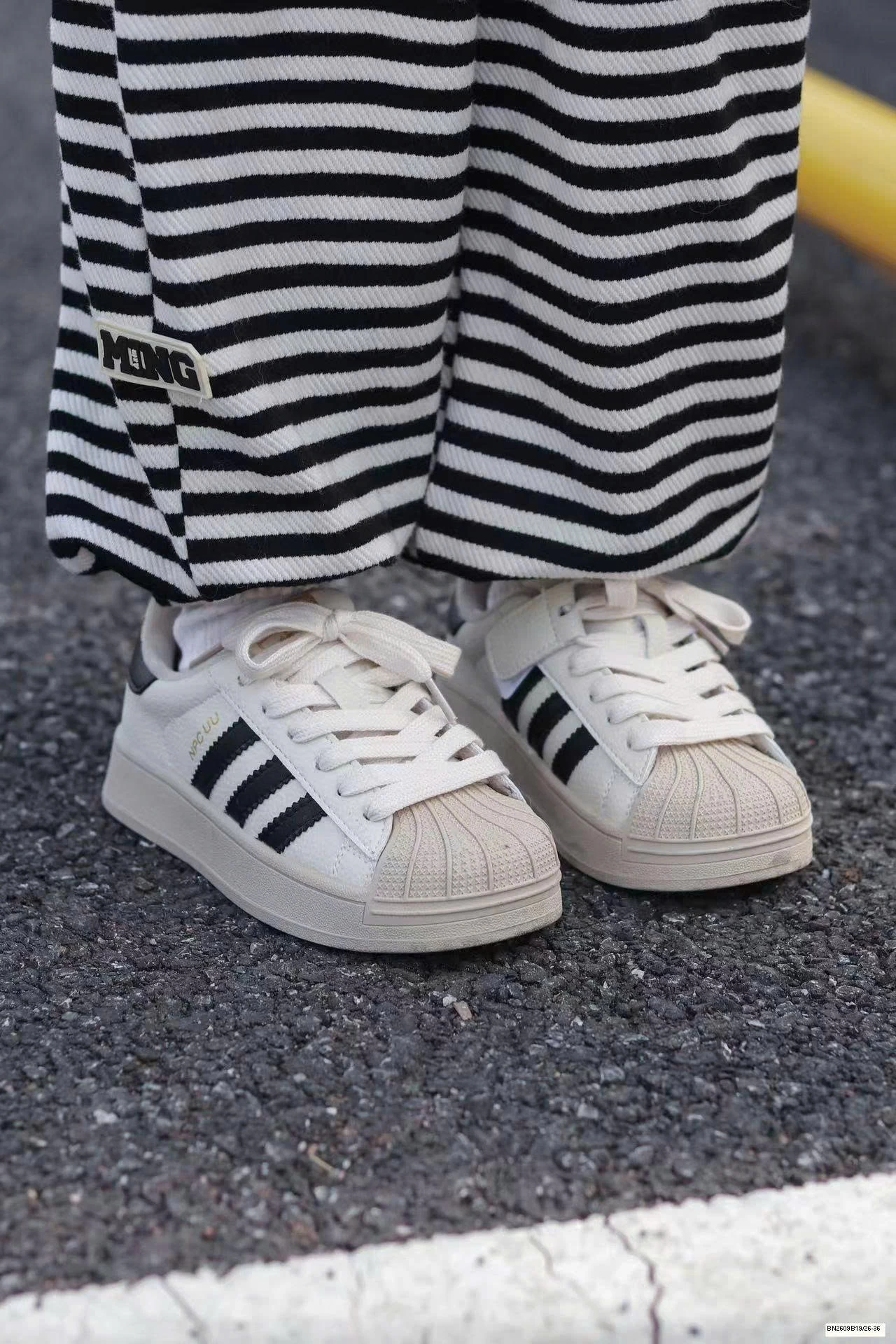 GIÀY THỂ THAO ĐỘN ĐẾ BÁNH MỲ 3 VẠCH