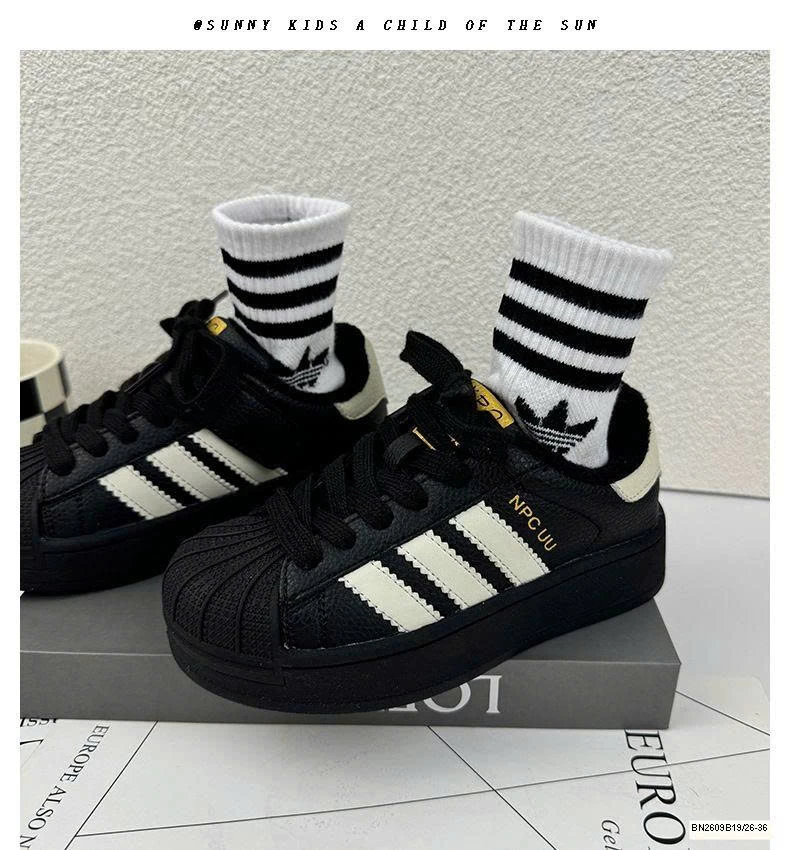 GIÀY THỂ THAO ĐỘN ĐẾ BÁNH MỲ 3 VẠCH