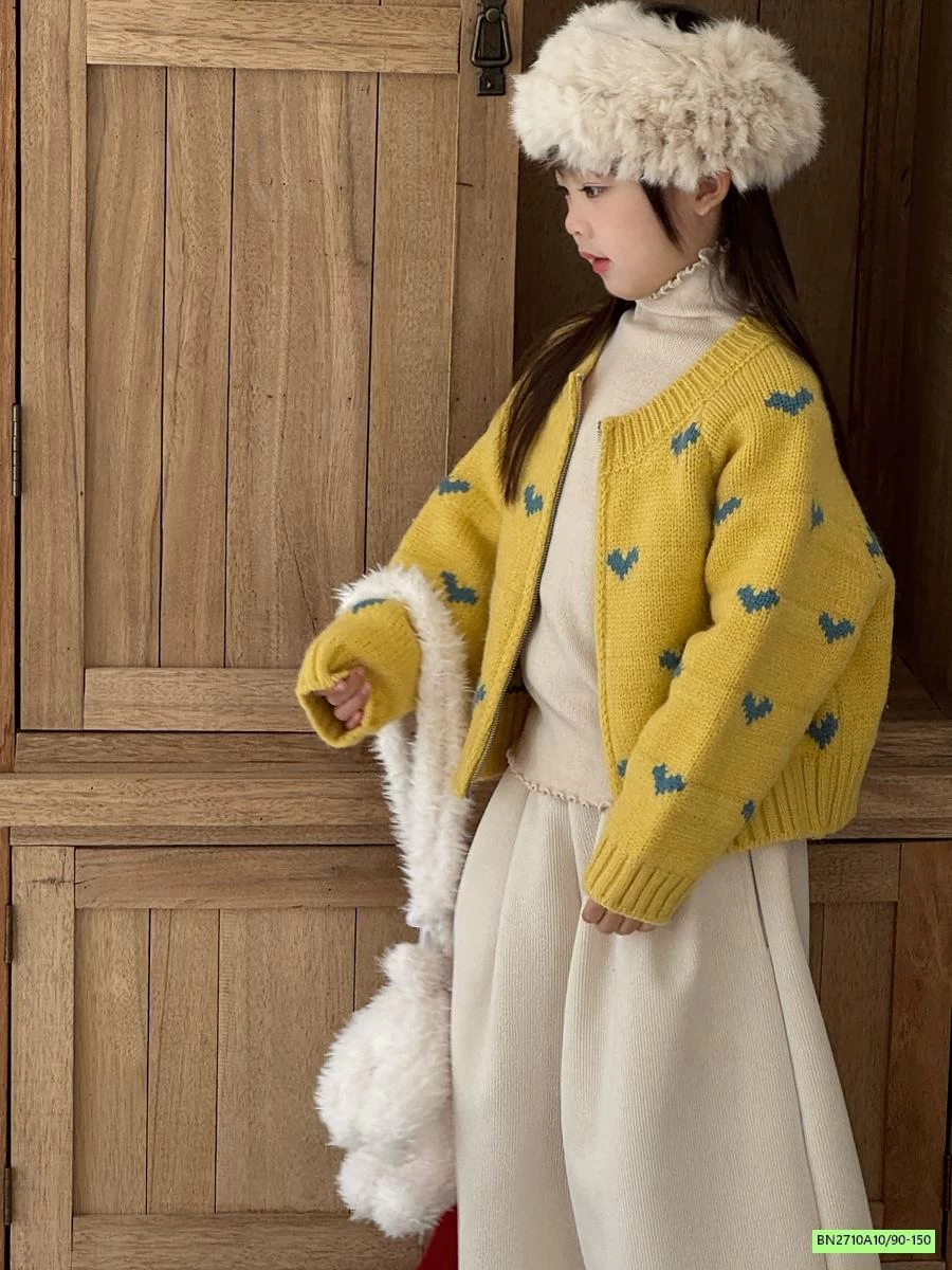 KHOÁC LEN VÀNG TRÁI TIM