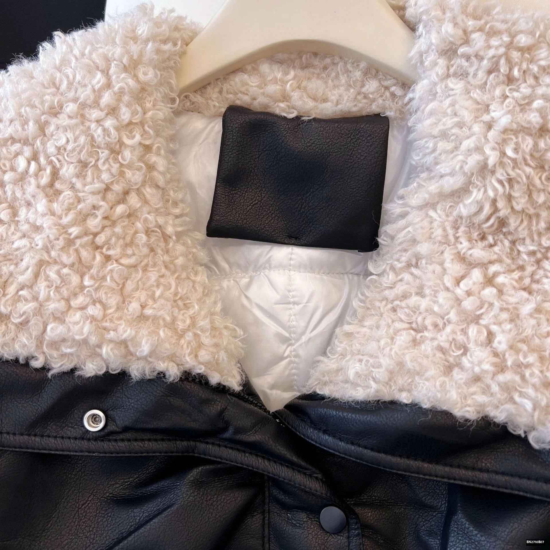 ÁO KHOÁC DA CỔ LÔNG CHO NỮ