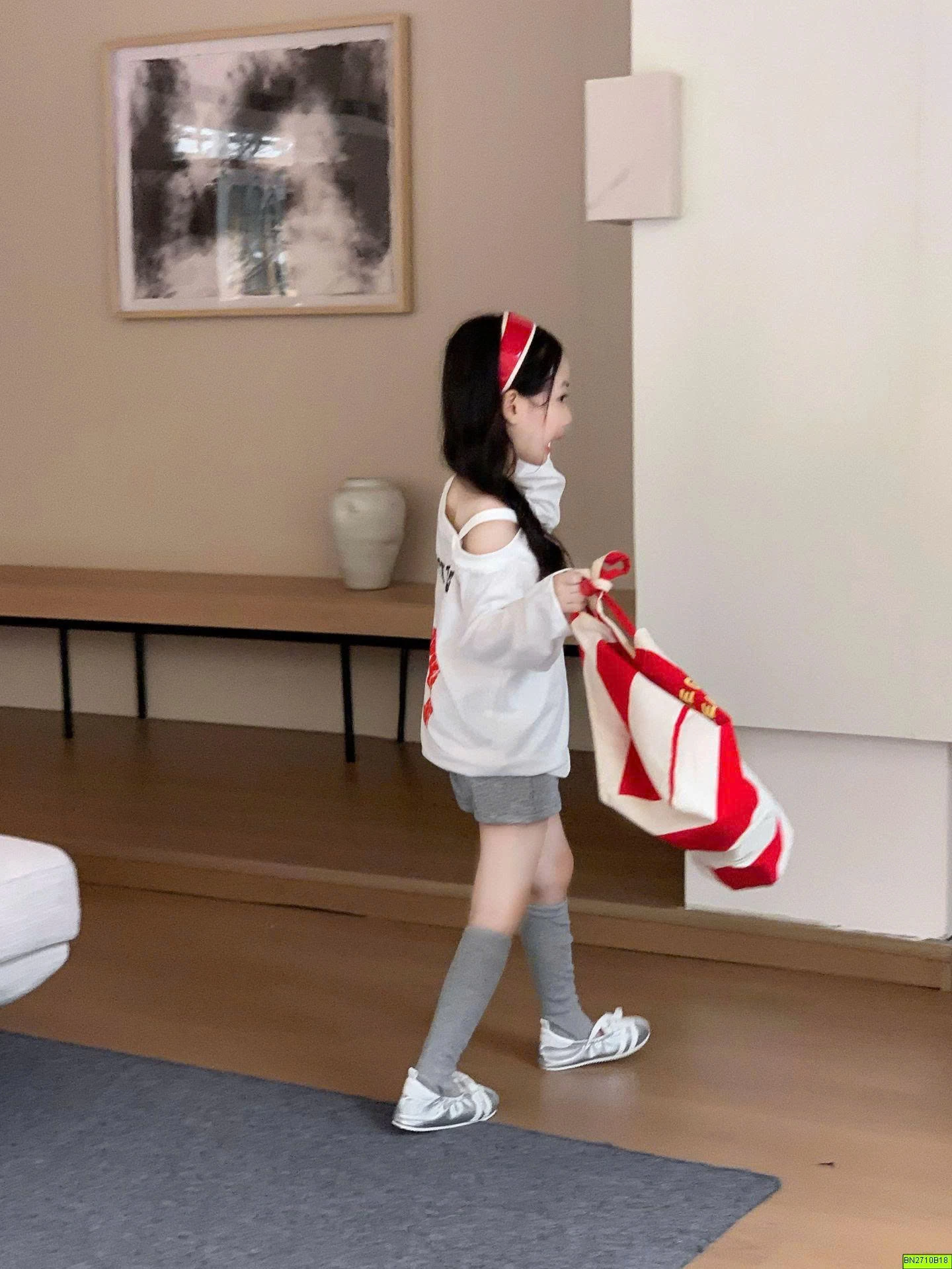 ÁO THUN TRỄ VAI SỐ 09