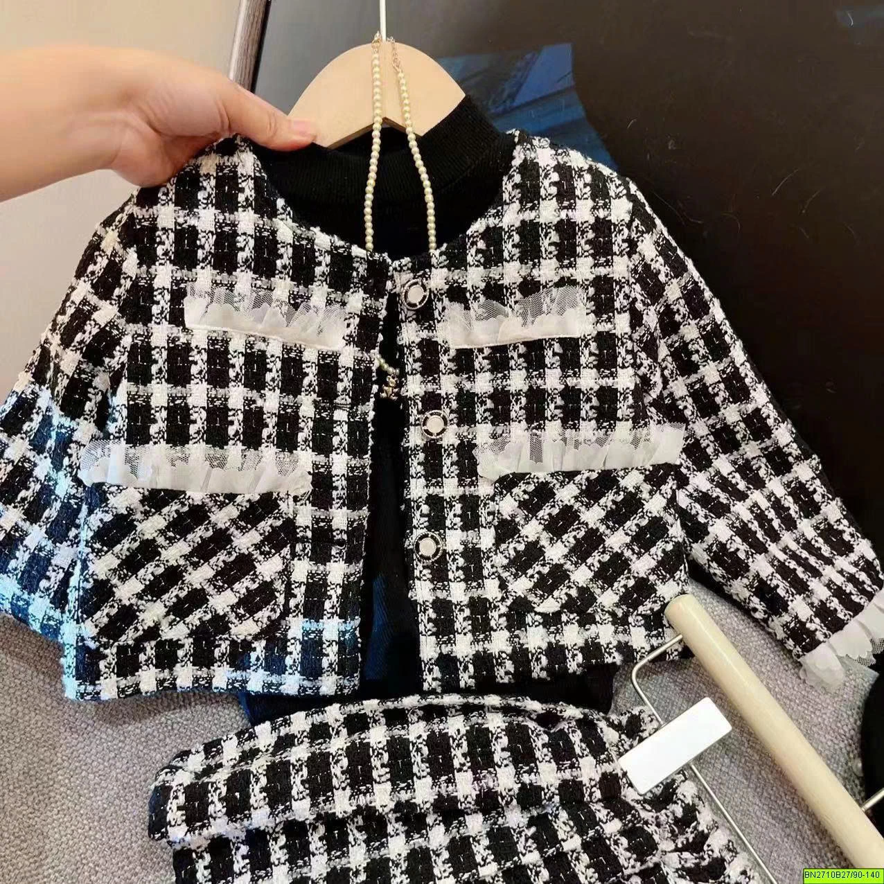 SÉT DẠ CARO TRẮNG ĐEN 2 CHI TIẾT