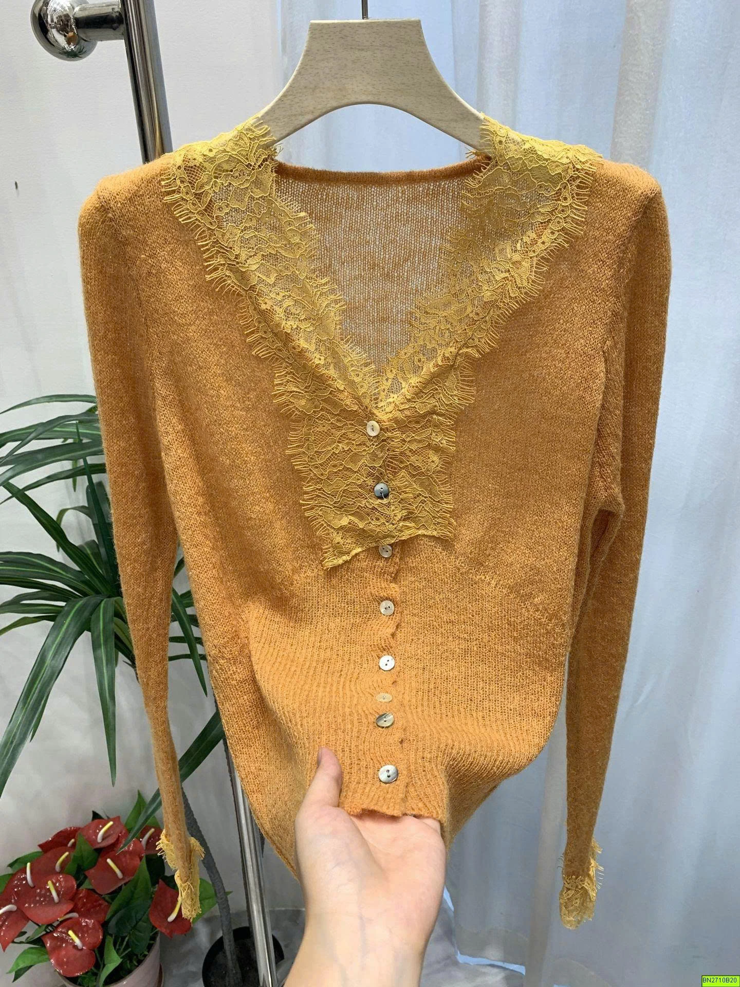 ÁO LEN NỮ MỎNG PHỐI REN