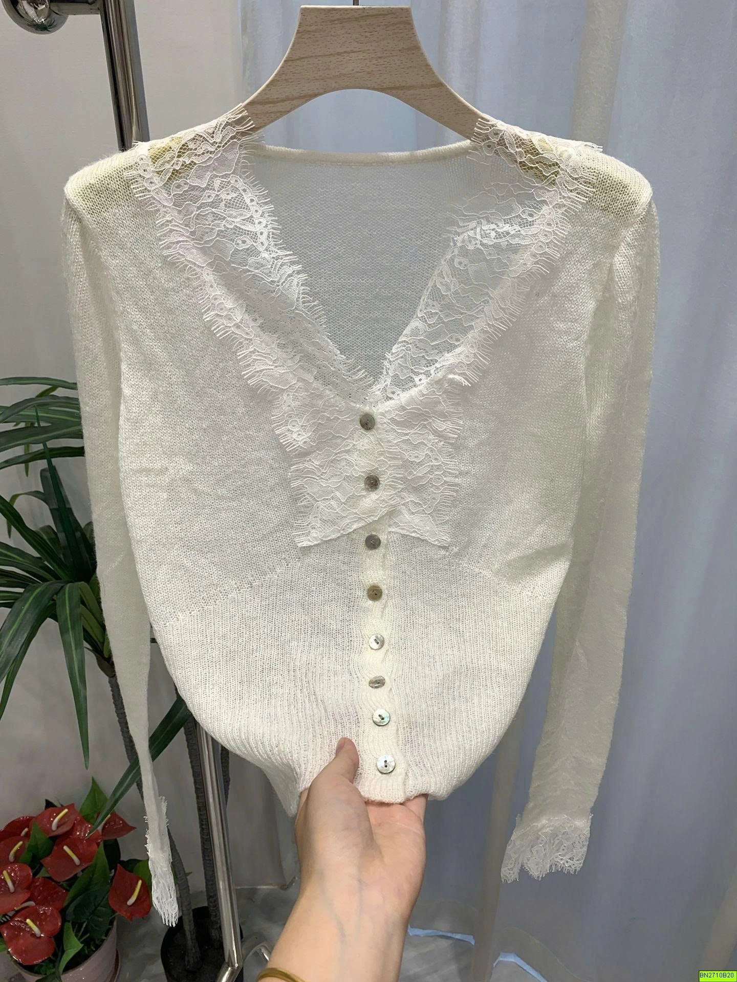 ÁO LEN NỮ MỎNG PHỐI REN