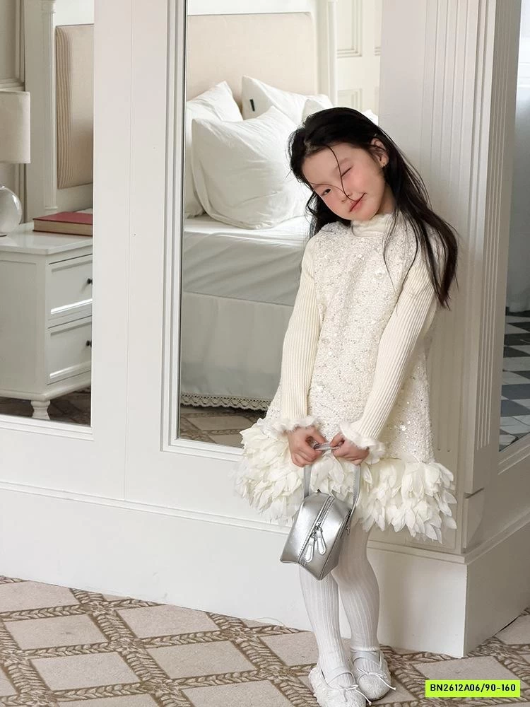 ĐẦM DẠ ĐÍNH CƯỜM VIỀN REN 25M067 AMBB