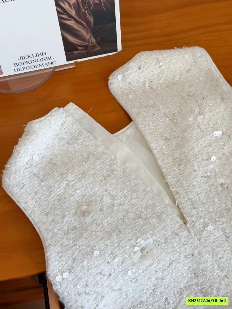 ĐẦM DẠ ĐÍNH CƯỜM VIỀN REN 25M067 AMBB