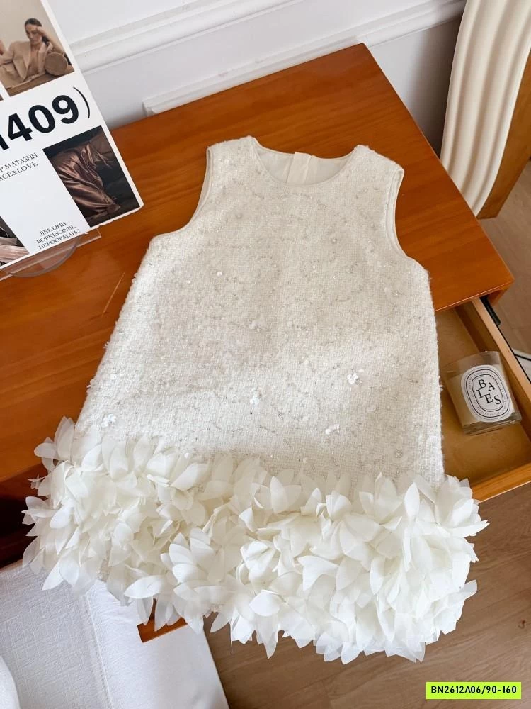 ĐẦM DẠ ĐÍNH CƯỜM VIỀN REN 25M067 AMBB