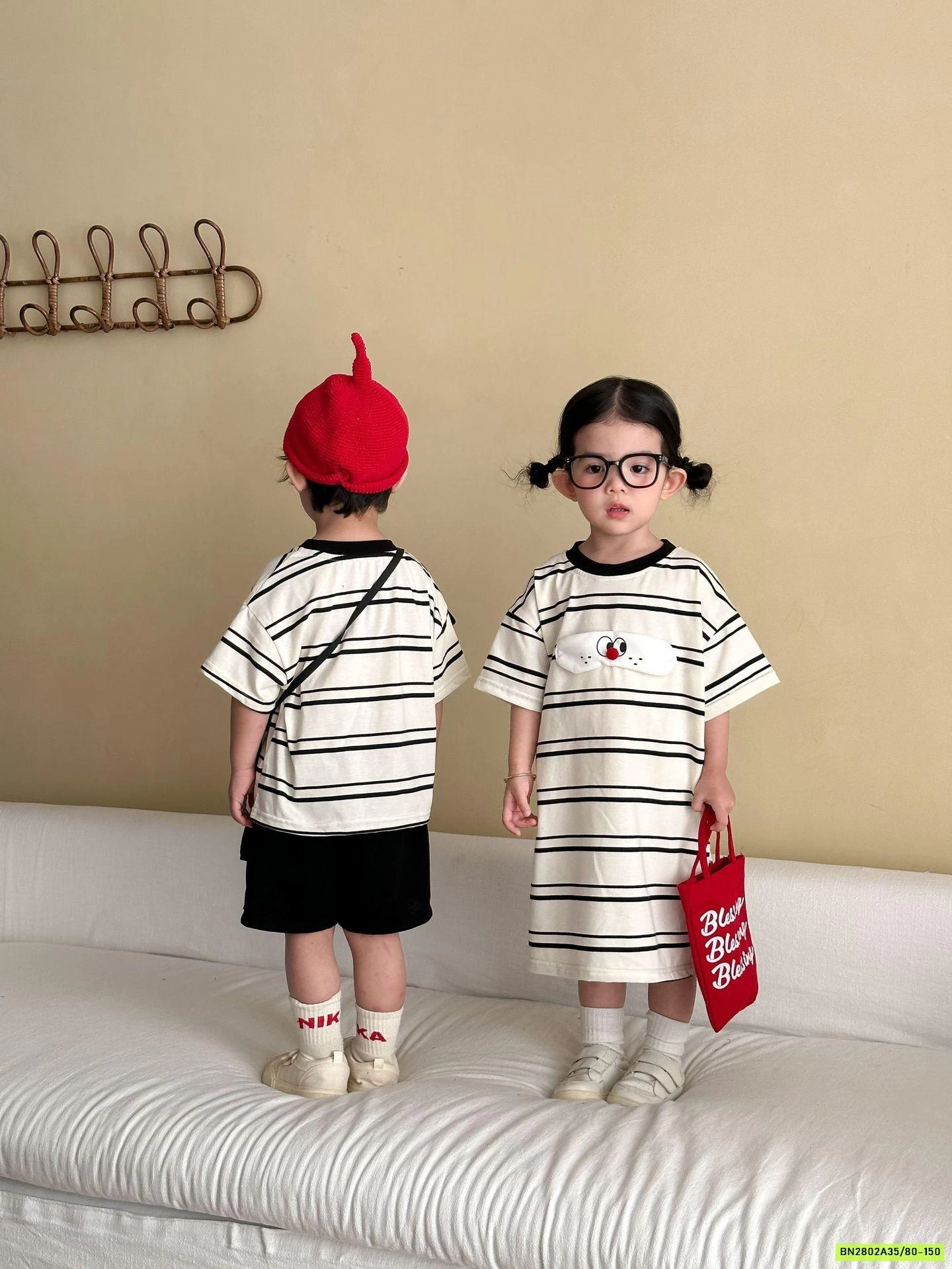 COUPLE CÚN KẺ NGANG