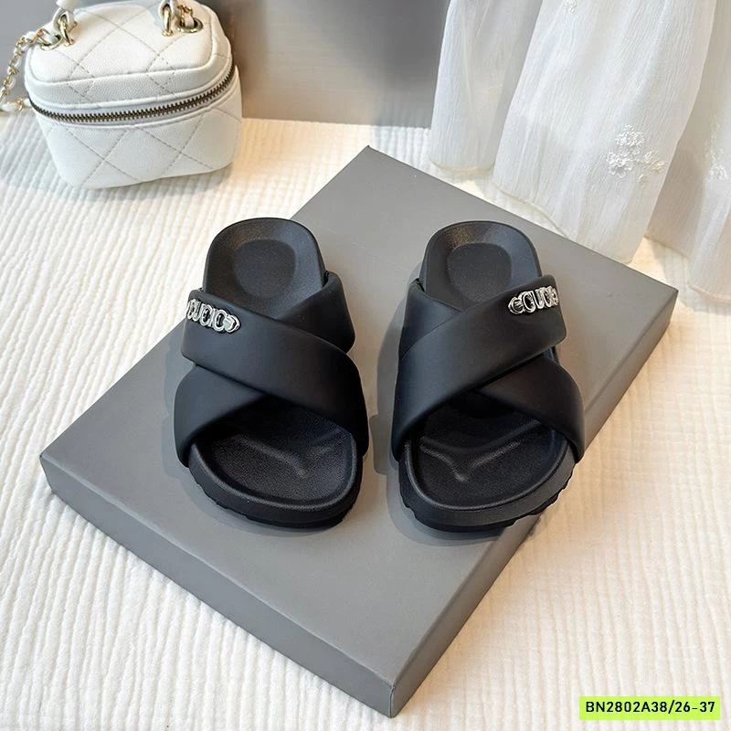 DÉP LÊ QUAI CHÉO ĐẾ BÁNH MỲ