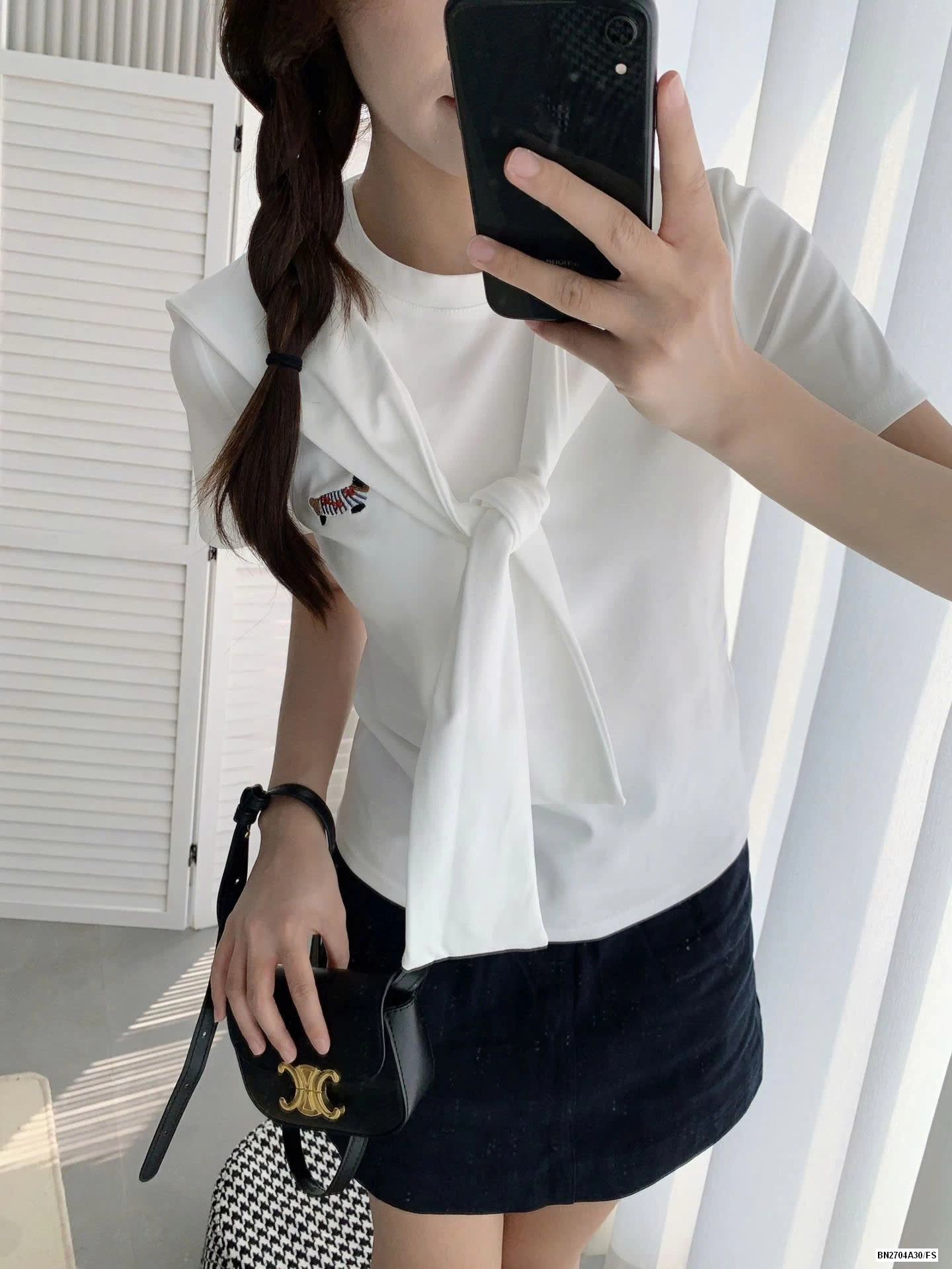 ÁO THUN LOGO CÚN GIẢ KHĂN CHOÀNG VAI