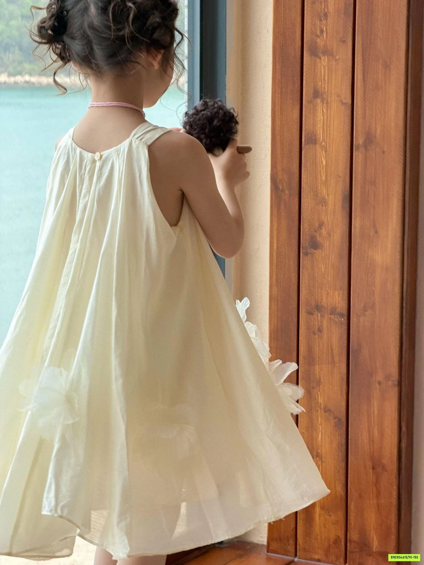 ĐẦM THÔ MỀM GẮN HOA 3D SÁT NÁCH