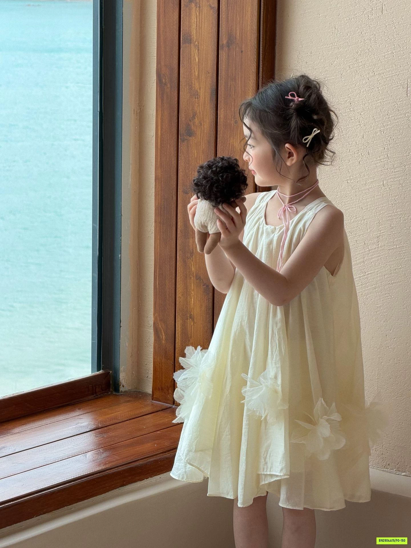 ĐẦM THÔ MỀM GẮN HOA 3D SÁT NÁCH