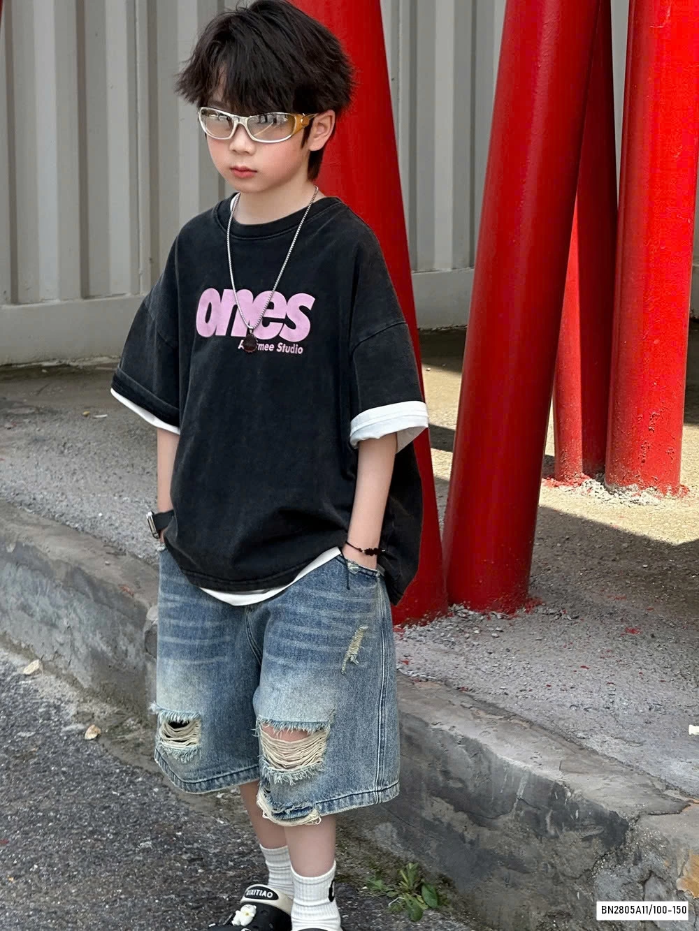 ÁO ĐEN O.N.E.S MIX JEANS RÁCH