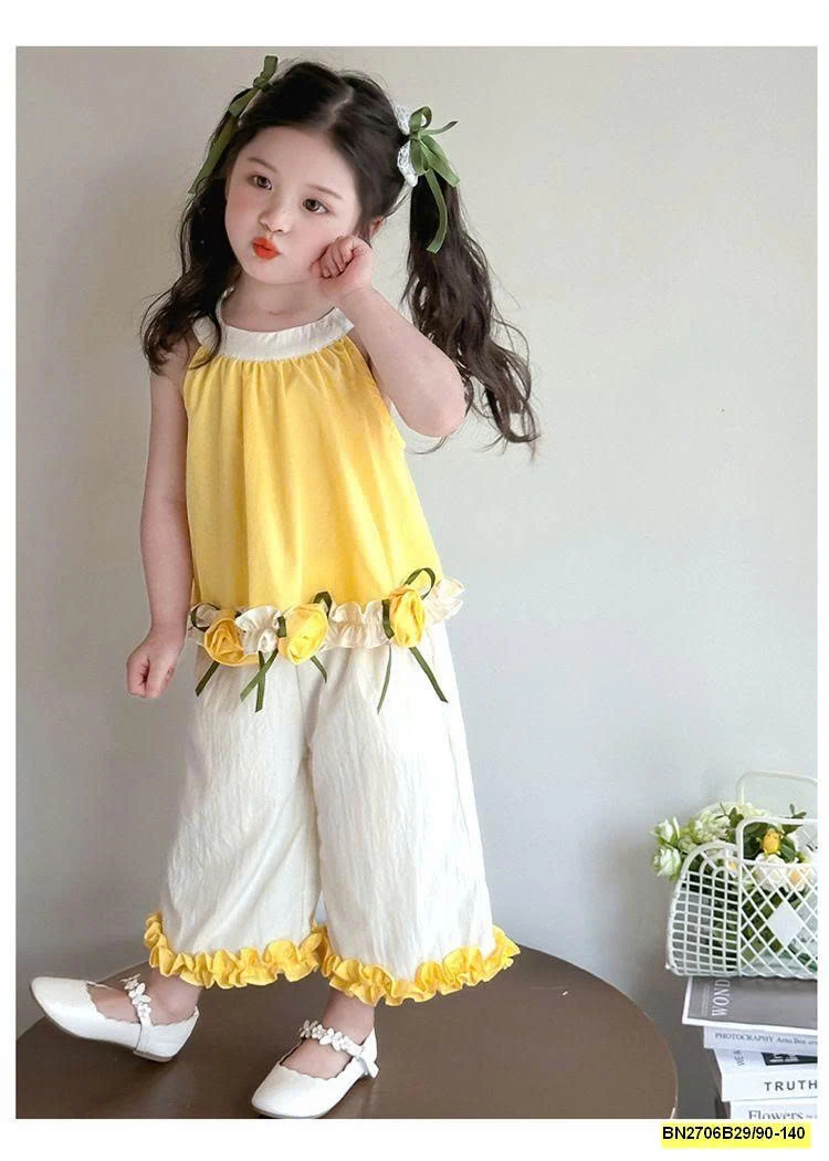 BỘ BÉ GÁI VÀNG CỔ YẾM