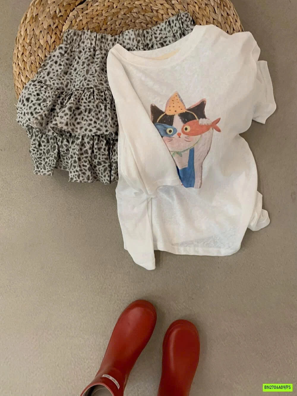 ÁO THUN GIẤY MÈO CON