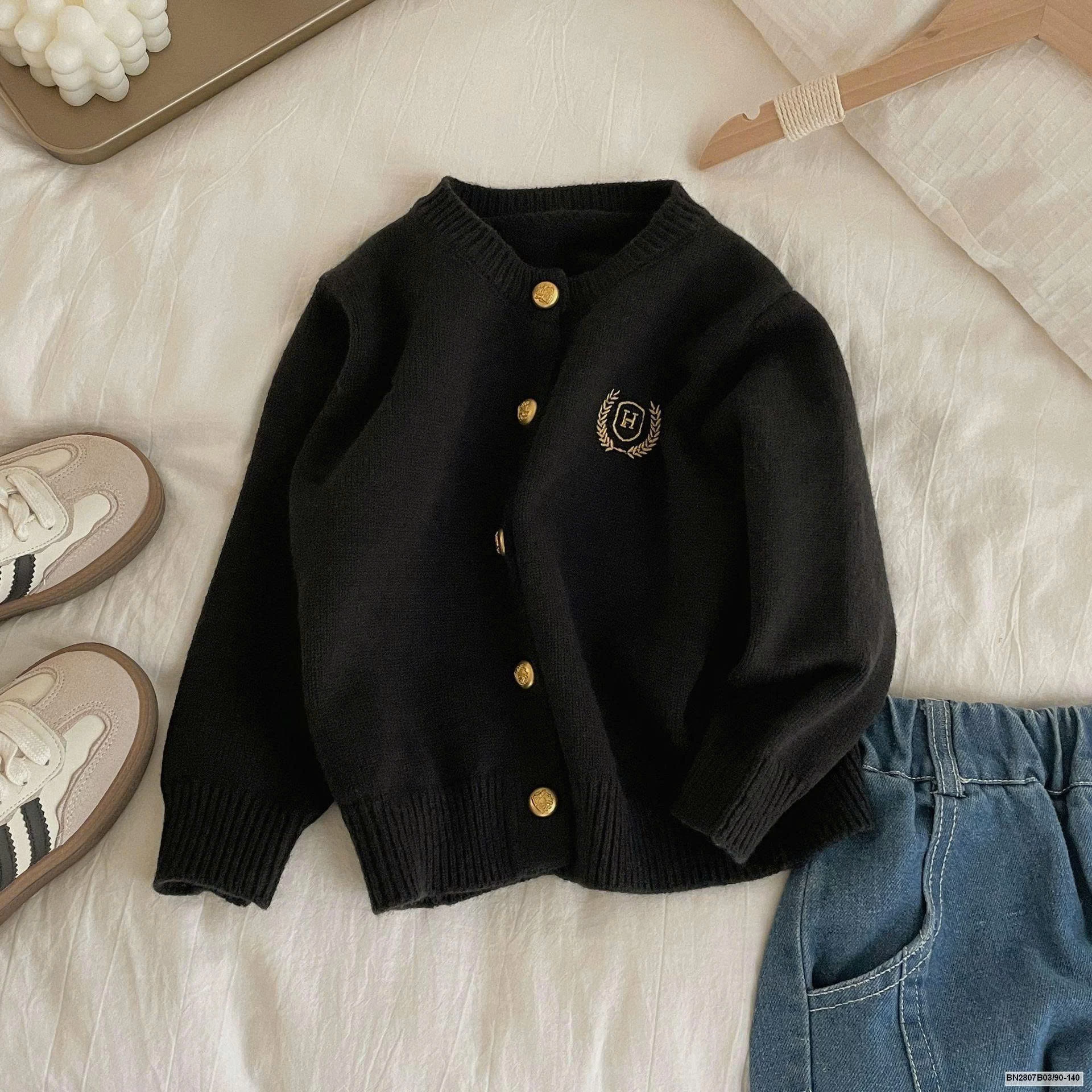 KHOÁC LÉN HỌC SINH