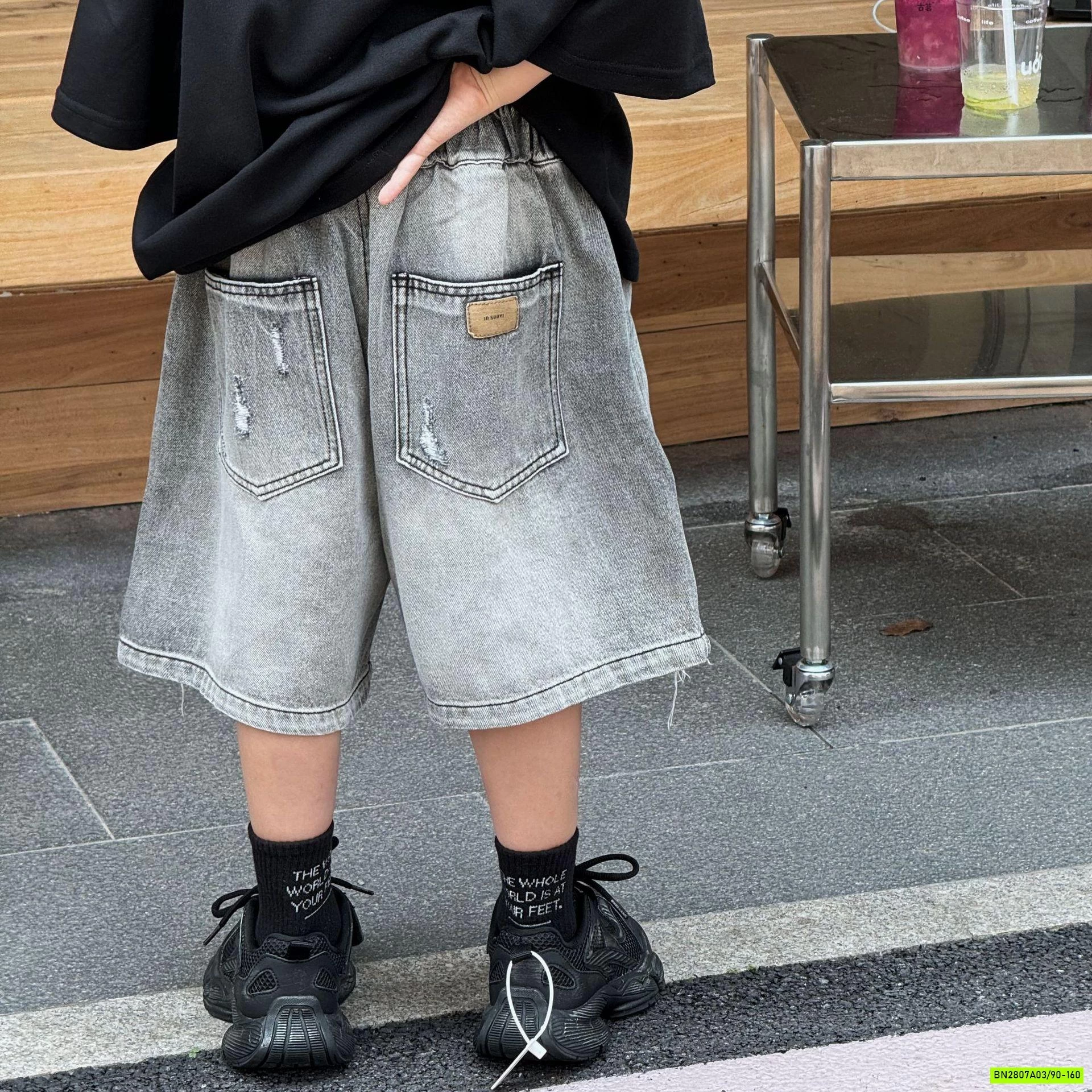 SHORT JEANS ĐEN BẠC MÀU