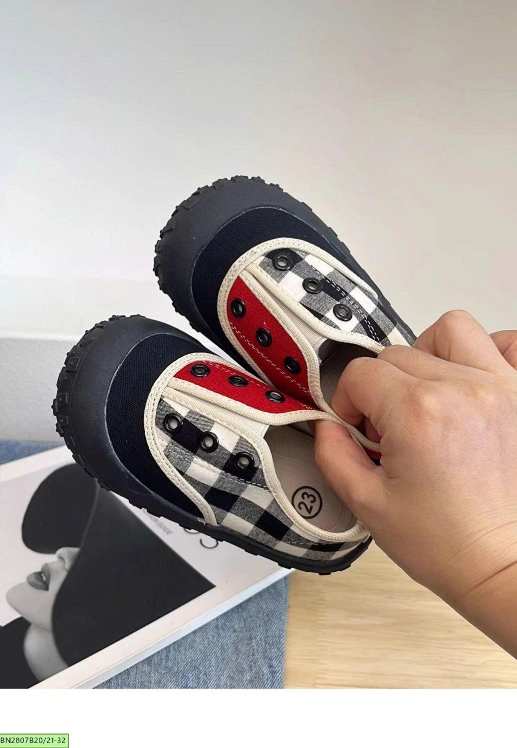 GIÀY VÁI PHỐI MÀU SIZE NHÍ