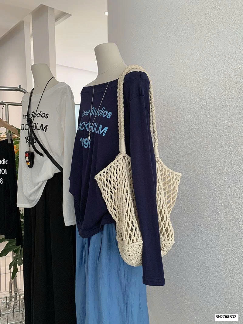 ÁO THUN IN CHỮ CỔ RỘNG HỞ VAI